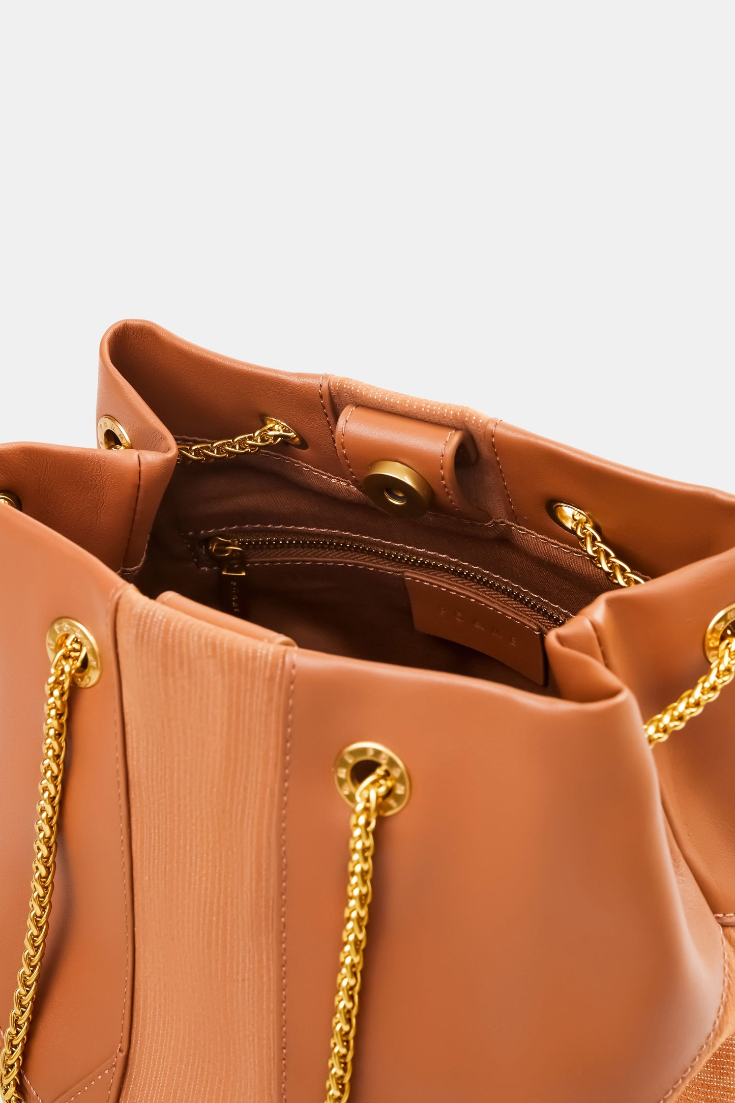lesyeuxd_elsa_editionspeciale_camel