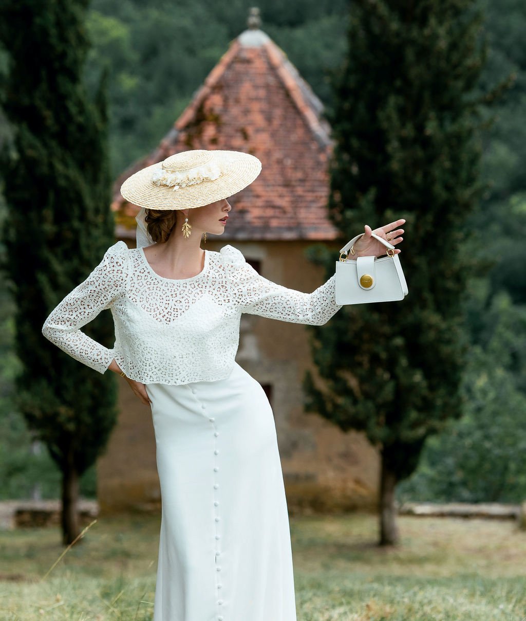 Présentation Modèle noir Toutes mes pensées, petit sac à main de cérémonie, anse arceau et lanière, cuir vachette lisse, collection Vita Nuova, Pö&Me Paris