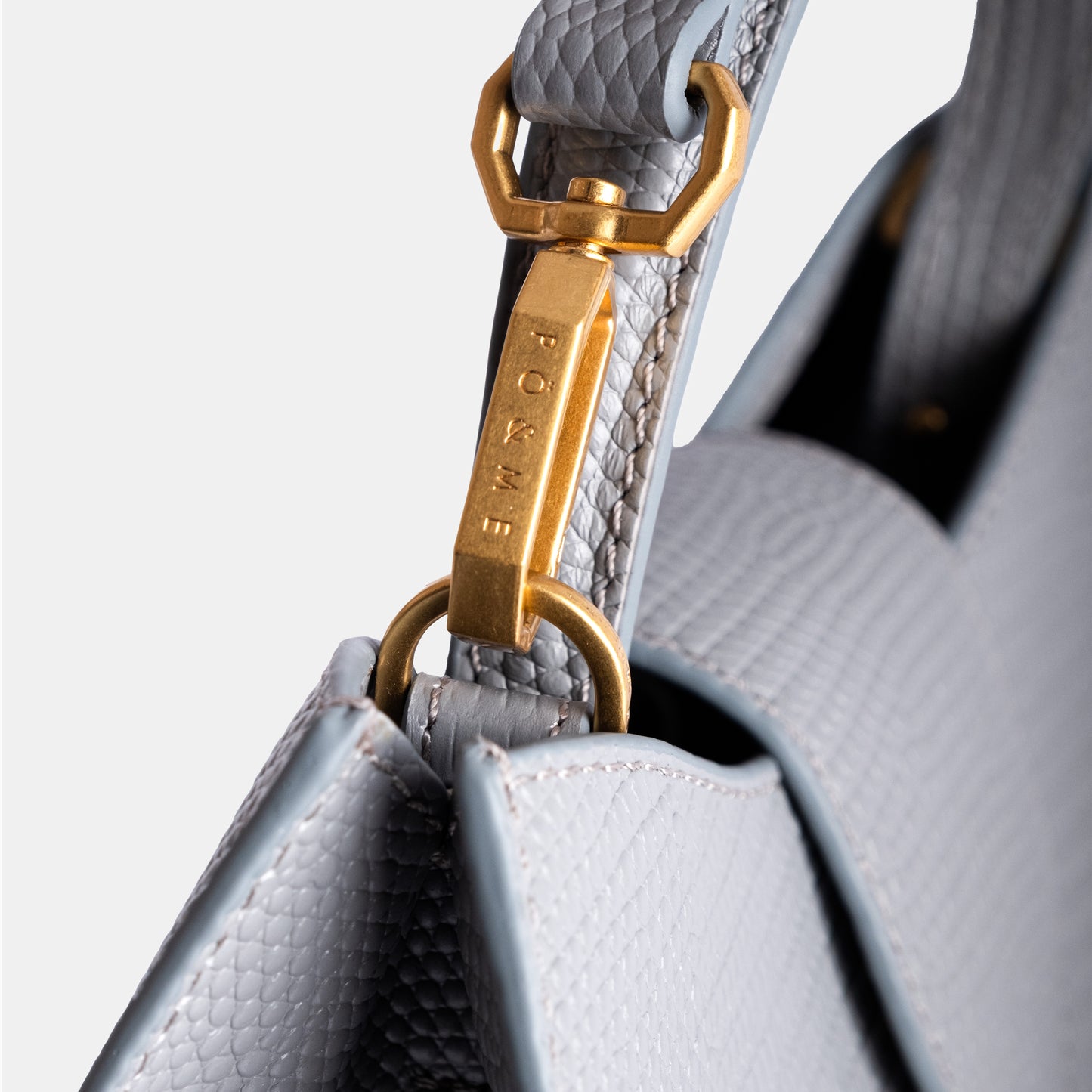 jeparleenreve_mini_gris_embossé_Lézard