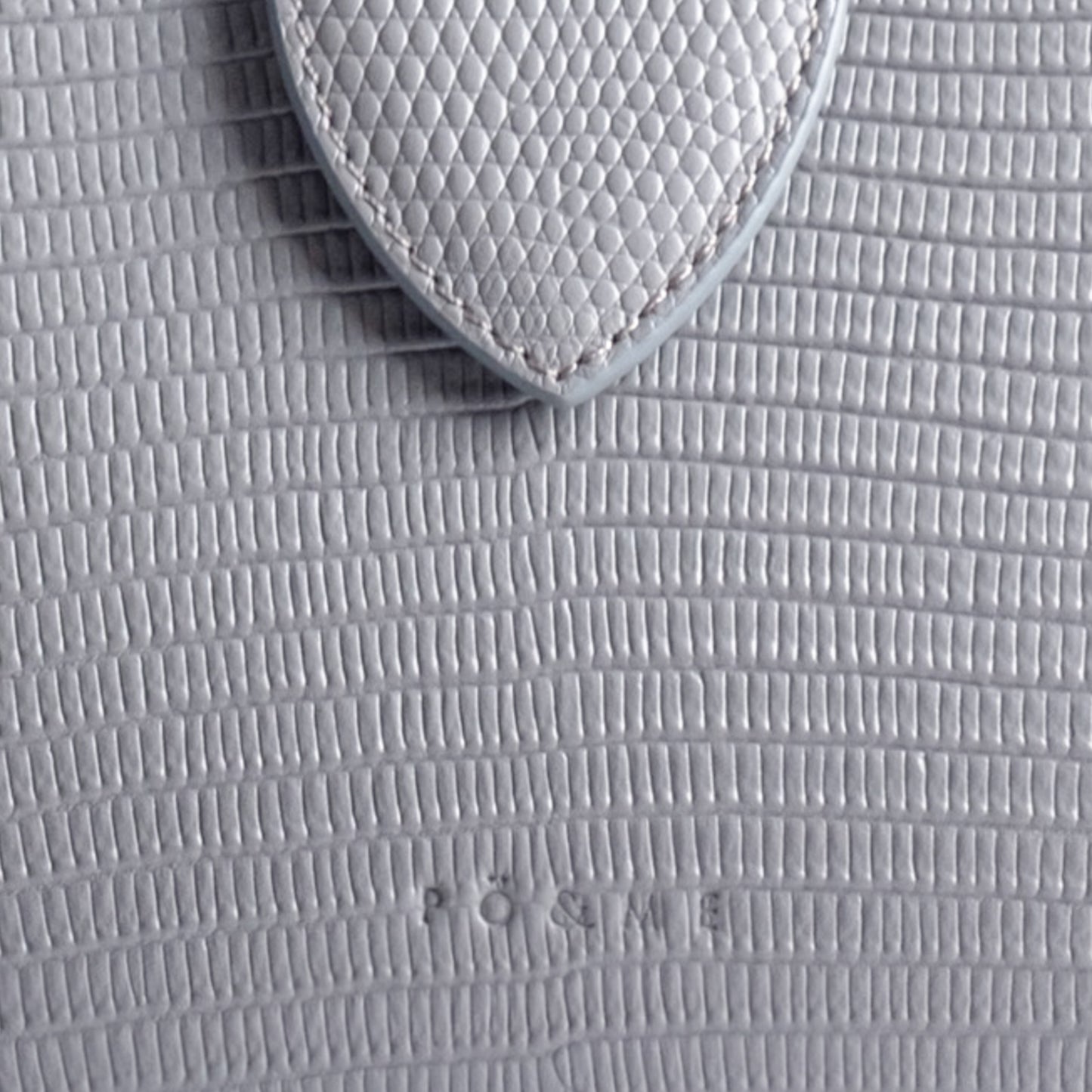 jeparleenreve_mini_gris_embossé_Lézard